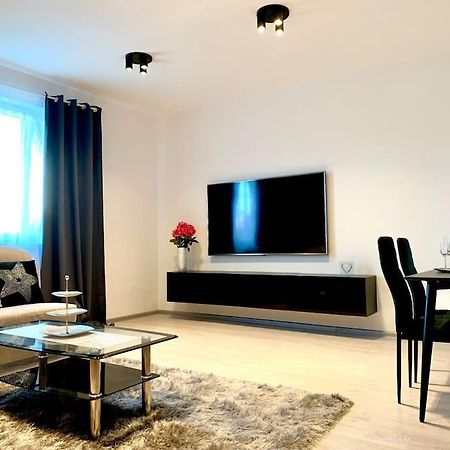 Spacious Apartment Near Hockey And Football Arena Bratislava Exterior photo