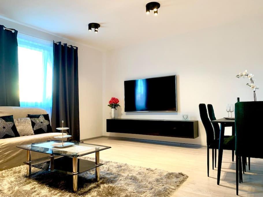 Spacious Apartment Near Hockey And Football Arena Bratislava Exterior photo