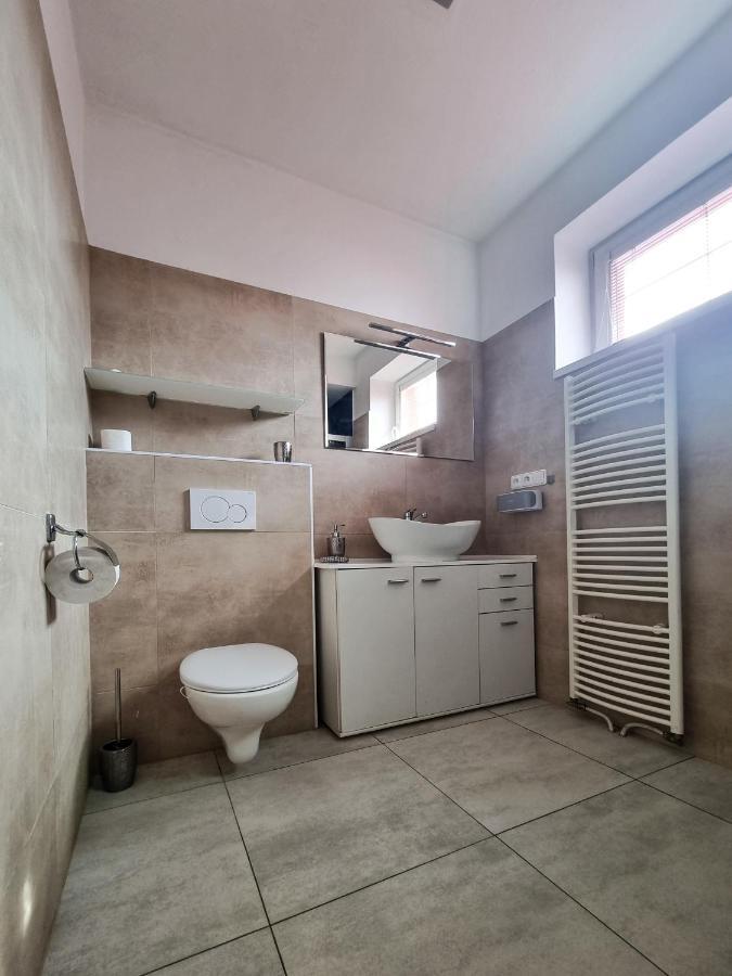 Spacious Apartment Near Hockey And Football Arena Bratislava Exterior photo