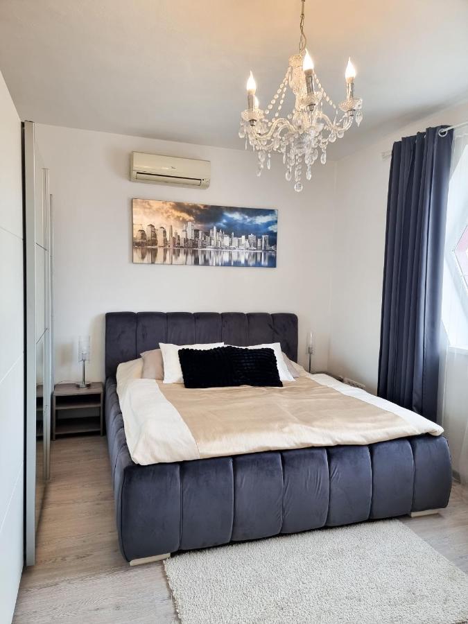 Spacious Apartment Near Hockey And Football Arena Bratislava Exterior photo